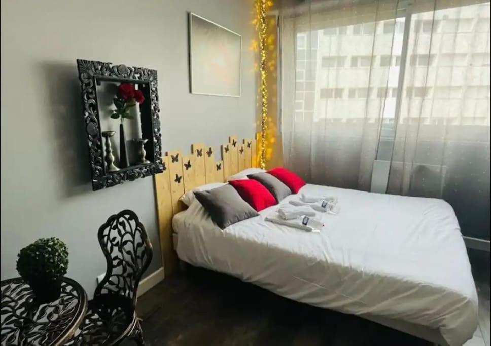 Orphelin Studio Avec Balneo Proche Centre Ville Реймс Екстериор снимка