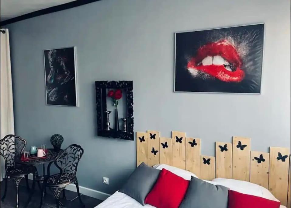 Orphelin Studio Avec Balneo Proche Centre Ville Реймс Екстериор снимка