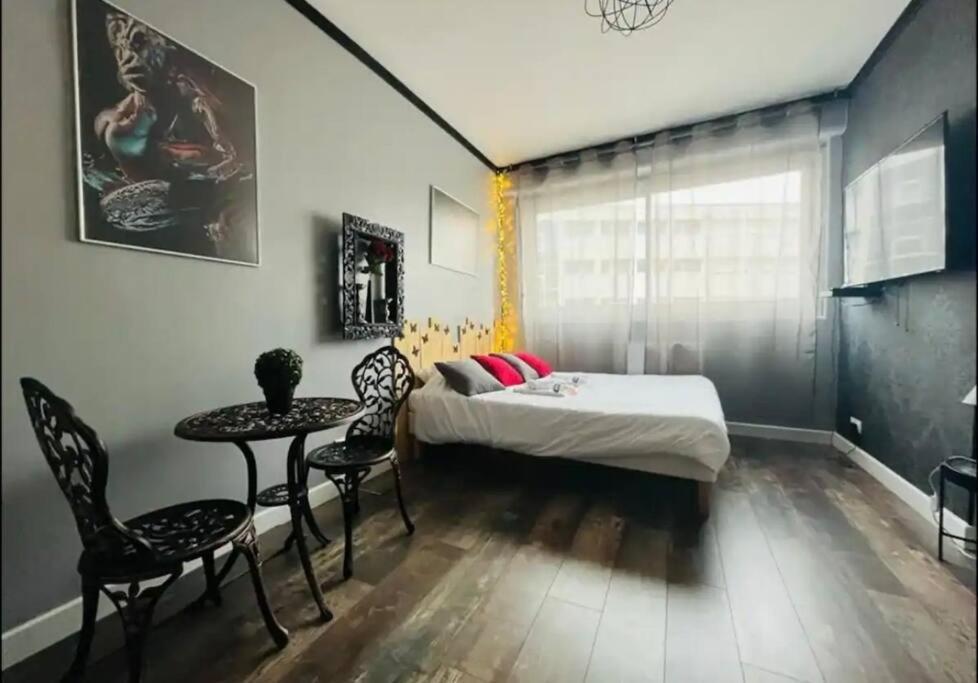 Orphelin Studio Avec Balneo Proche Centre Ville Реймс Екстериор снимка