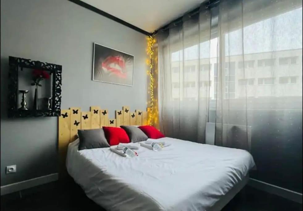 Orphelin Studio Avec Balneo Proche Centre Ville Реймс Екстериор снимка